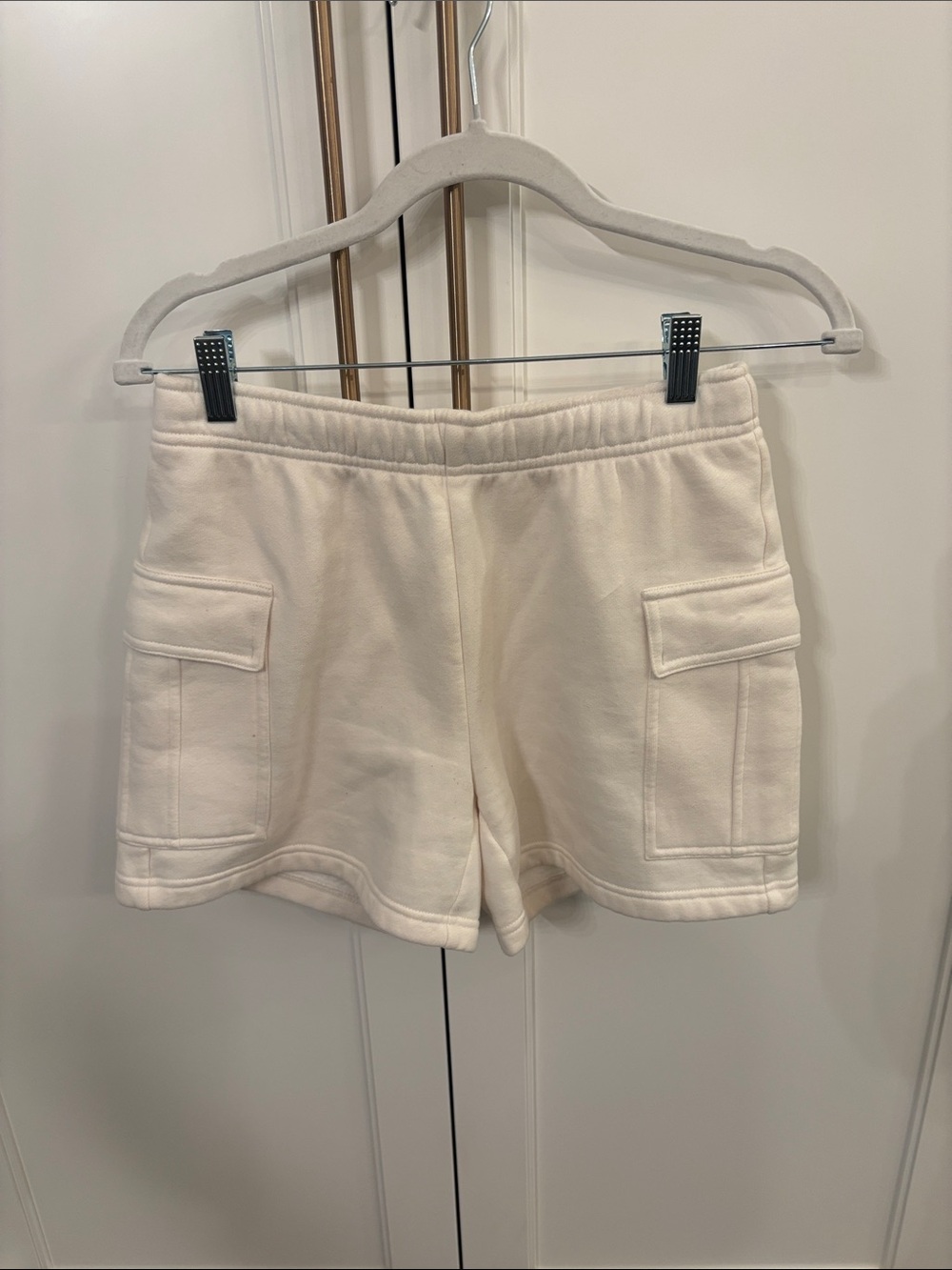 Aritzia Cream Cargo Pocket Women's Shorts
